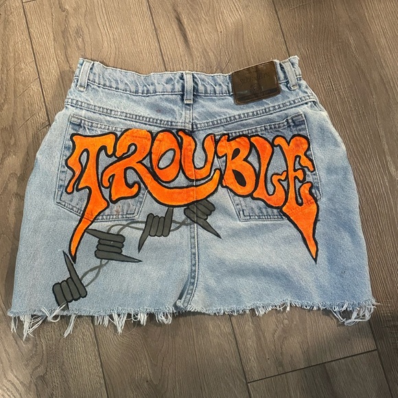 Trouble mini skirt - Picture 3 of 3